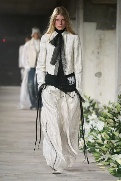 Look 19